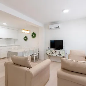 https://whitey-house-in-triana.es-andalucia.com